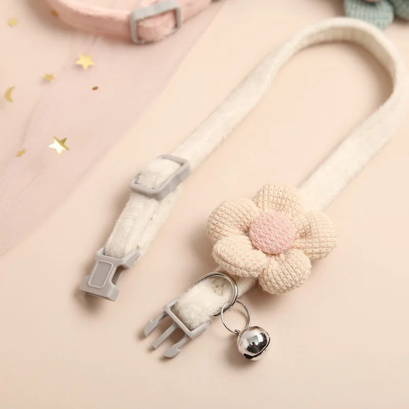 Cute Knitted Flower Cat Collar with Bell - Adjustable and Decorative Pet Accessory